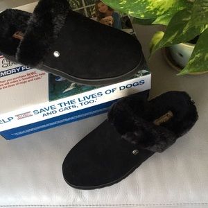 Bob’s Memory Foam Slippers Size 8